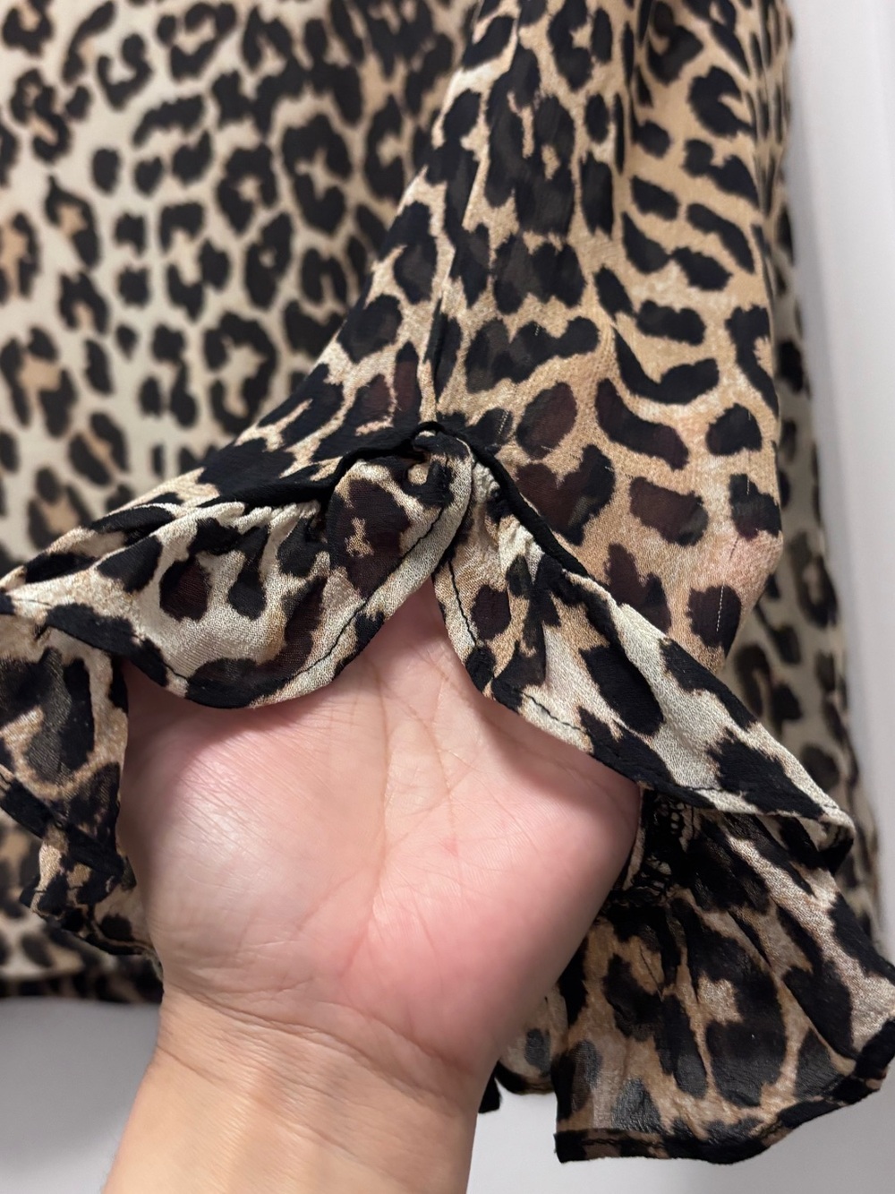 GANNI
MULLIN GEORGETTE TOP - LEOPARD Minor Flaws* - Picture 7 of 16